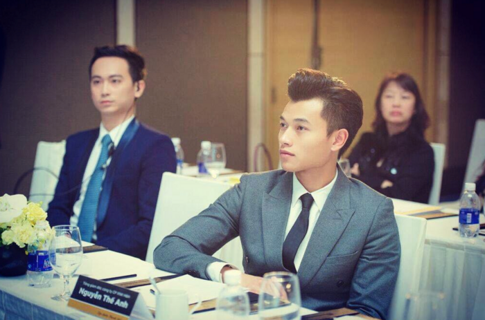 Độ chịu chơi, chịu chi của vị thiếu gia này cũng khiến nhiều người ghen tị. Thế Anh không ngần ngại mua cho mình những món đồ đắt giá, nhiều đến mức có thể làm luôn được cả bộ sưu tập.