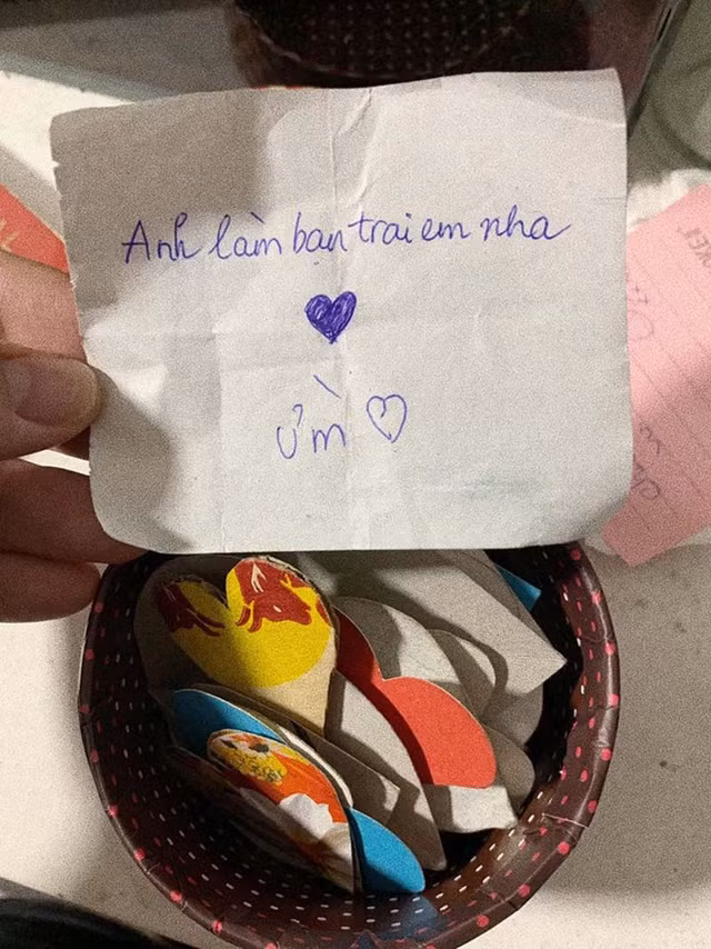 Dù không còn mập mạp như trước nhưng Yến vẫn ngại ngùng, không dám công khai theo đuổi Tuấn Anh. Cho đến khi anh chàng nhận xét cô dễ thương, Yến mới lấy hết can đảm, mỗi ngày tặng anh một hình trái tim.