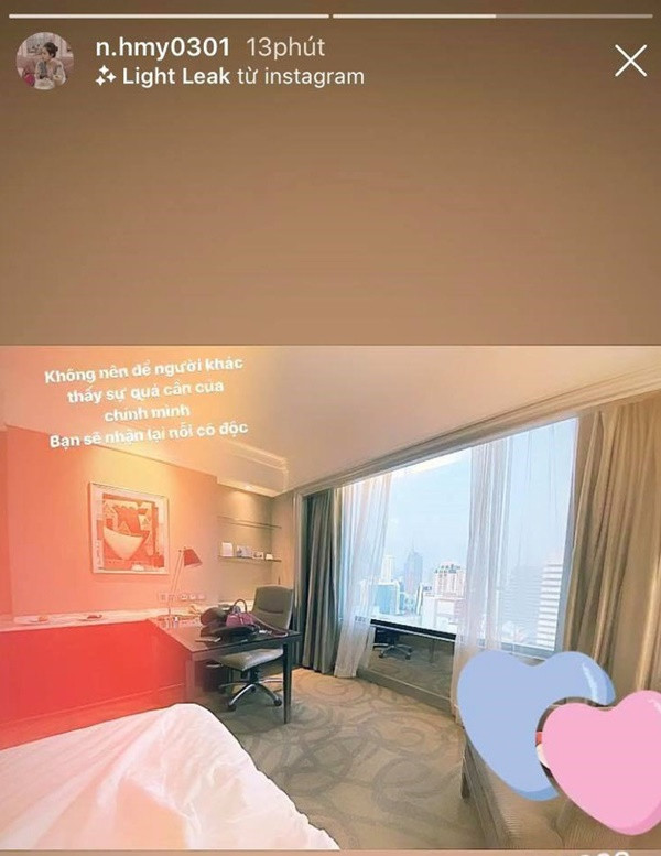 Ngọt ngào chả được bao lâu, mới đây trên trang cá nhân, bạn gái Quang Hải bất ngờ đăng tải dòng trạng thái cực tâm trạng. Cô viết: "Không nên để người khác thấy sự quá cần của chính mình. Bạn sẽ nhân lại nỗi cô độc". Thế nhưng không lâu sau đó, Huyền My đã vội vã xoá ngay bức ảnh và trạng thái trên khiến người hâm mộ đặt nghi vấn cặp đôi đang trong tình trạng "cơm không lành, canh không ngọt".