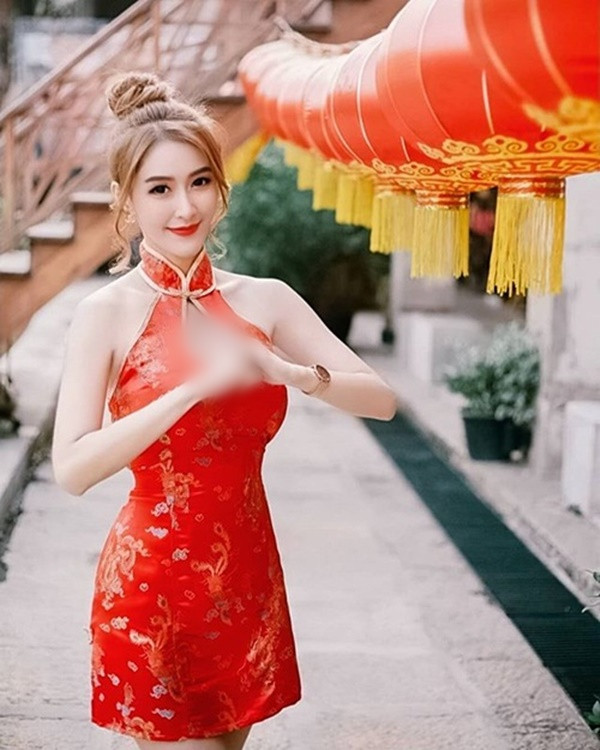 Đây có lẽ là một bài học đắt giá cho hot girl về việc lựa chọn trang phục phù hợp ở từng địa điểm khác nhau. Tuy nhiên, cũng theo nhiều người đây chỉ là chọn cảnh chùa để thực hiện bộ ảnh đẹp và không cần thiết phải lên án nặng nề như trên.