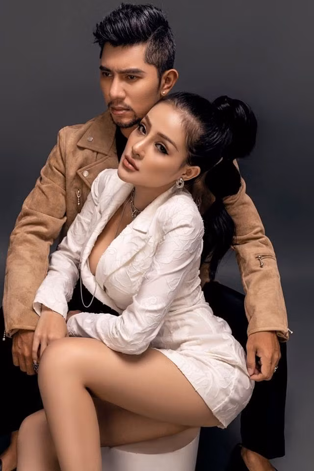 Hết sức thanh minh nhưng cộng đồng mạng vẫn không mấy tin vào những lời nói của cặp đôi Ngân 98 - Lương Bằng Quang. Nhiều ý kiến cho rằng cặp đôi đang lấy scandal làm "đòn bẩy" để đánh bóng tên tuổi.