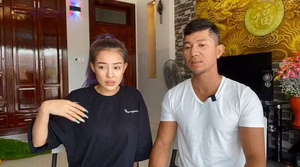 Dường như "đánh trống kêu oan" 1 lần chưa đủ. Mới đây, cô nàng lại tiếp tục thanh minh bằng một đoạn video dài gần 1 giờ đồng hồ về vụ việc này. Hot girl Ngân 98 chia sẻ có đi cùng 2 người nữa, tất cả đều cho ra kết quả giống nhau nhưng chỉ có mình cô là bị kết luận dương tính.