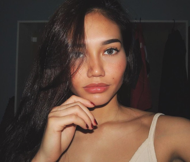 Năm ngoái, khi bạn trai tham dự AFF Cup, hot girl võ thuật được xếp vào top 5 nàng WAGs xinh đẹp, quyến rũ nhất giải đấu.