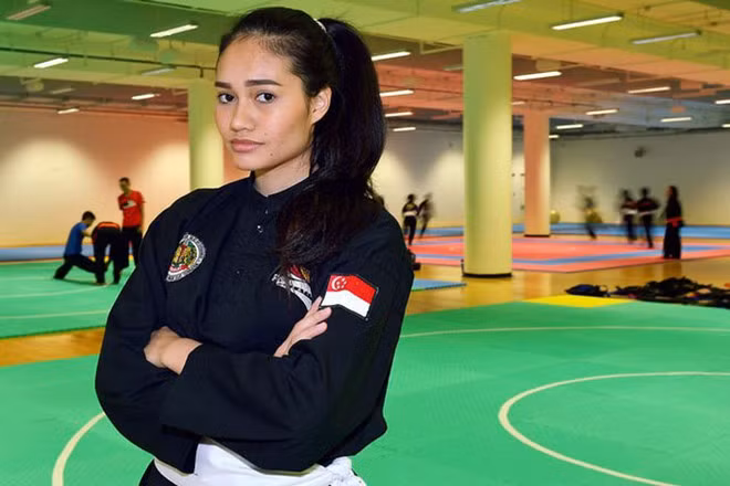 Soi nang WAG xinh dep gioi vo cua tuyen Sigapore tai SEA Games 30