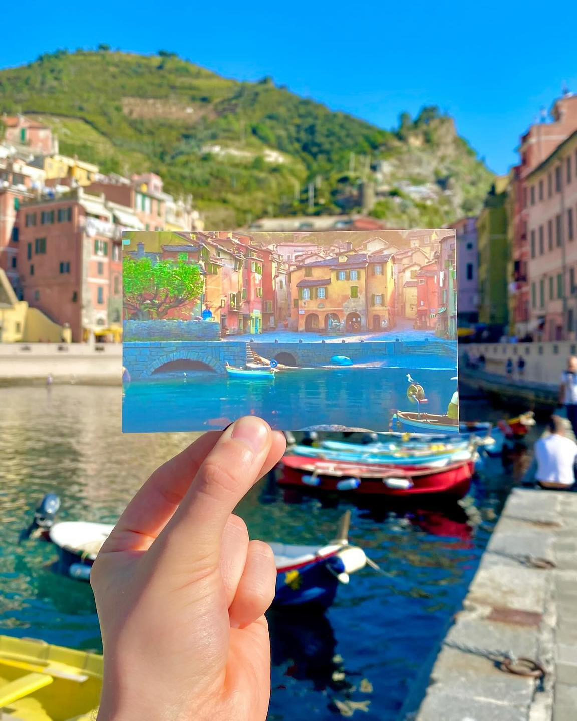 Phong cảnh và văn hoá đặc trưng của thị trấn vùng quê của nước Ý được tôn vinh qua những khung hình đầy chất thơ, tươi sáng và tràn ngập cảm xúc.