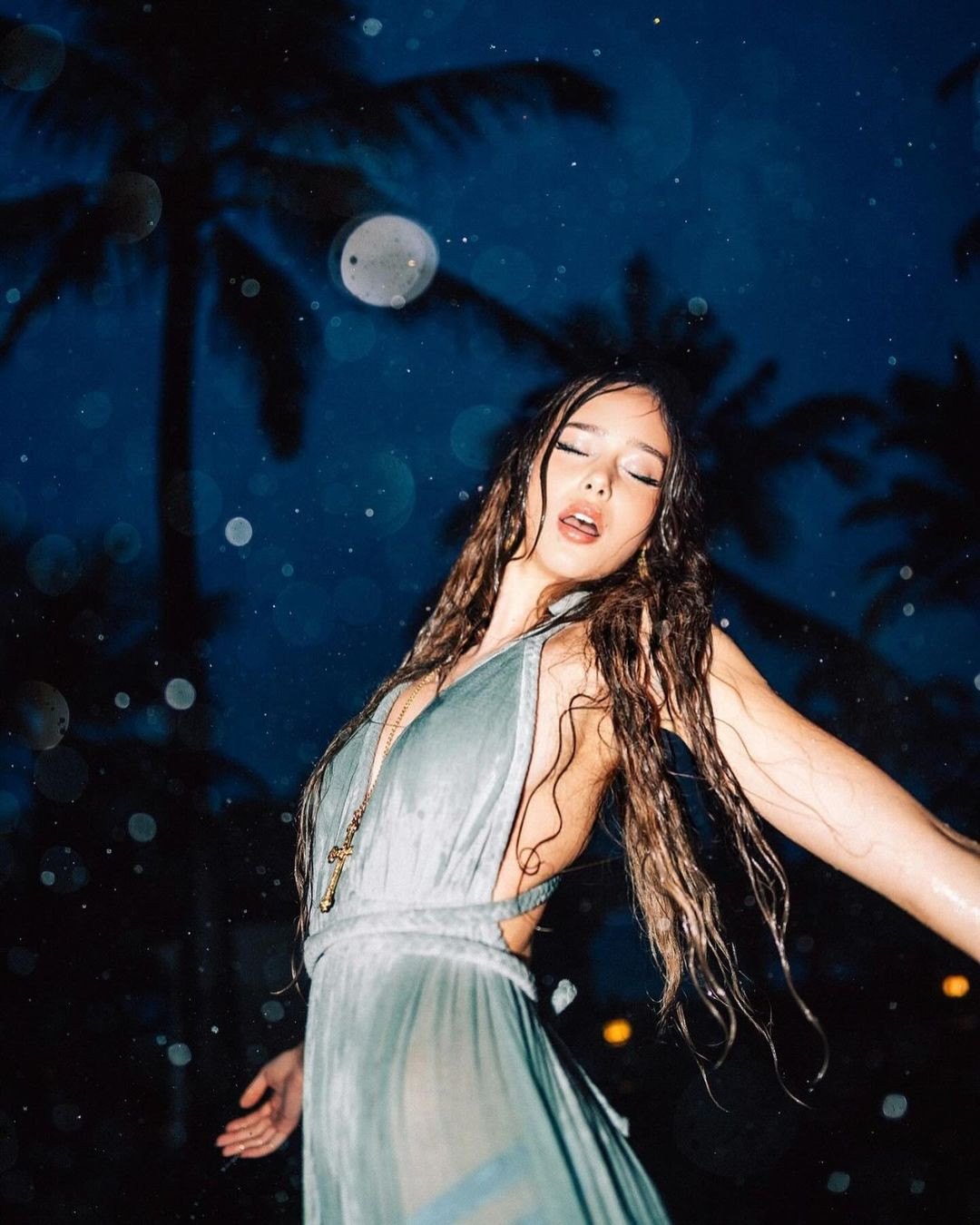 Trên kênh youtube của mình, Havanna Winter tiết lộ đã chuyển đến Mỹ sinh sống từ năm 9 tuổi.