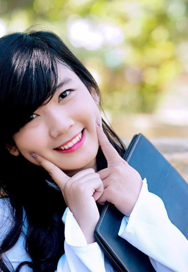 Khi tham gia dự án phim "Try" Vân Anh mới là học sinh cấp 3 của trường THPT Nguyễn Chí Thanh. Qua lối diễn xuất tự nhiên, gương mặt khả ái, ngoại hình đáng yêu, hot girl 9X nhanh chóng chiếm được cảm tình của người xem.