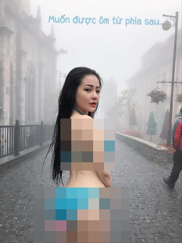 Hồi năm 2018, Ngân 98 khiến CĐM "sốc tận óc" khi mặc bikini đi dạo phố. Tuy nhiên thay vì được khen thân hình gợi cảm, Ngân 98 bị nhiều người bóc mẽ vòng 3 sồ sề và lộ rõ vết dao kéo.