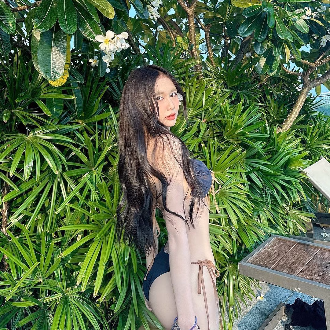 Được biết, bạn gái tin đồn Bray được nhắc tên là Đinh Nhi, cô nàng sở hữu hơn 21.000 lượt theo dõi trên Facebook và Instagram.