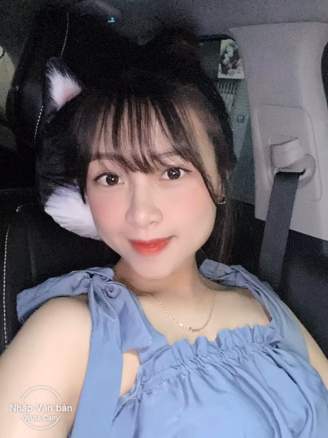 Trong thời gian mang bầu bé Dâu Tây, Nhật Linh có lên cân nhưng tay chân và mặt vẫn khá thon gọn, thậm chí còn bị "gầy" khiến Văn Đức luôn phải động viên vợ ăn uống nhiều.