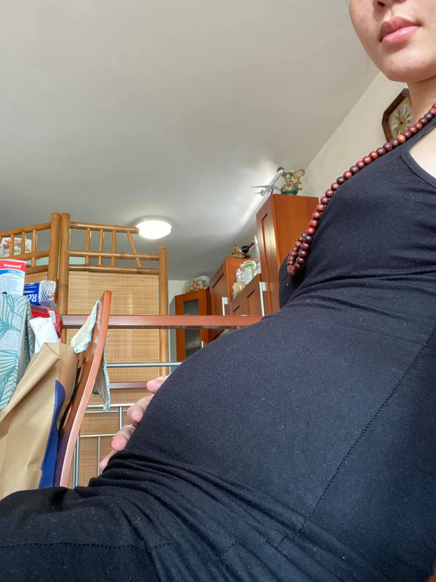 Khác hoàn toàn với hai cô nàng WAGs trên, Kỳ Hân lại không đủ tự tin để đăng tải nhiều hình ảnh khi mang bầu.