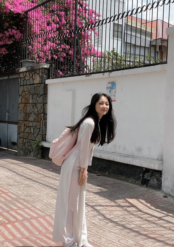 Có vẻ đẹp giống với gái Hàn cùng cách ăn mặc năng động, Trần Nguyễn Kiều Khanh, học sinh lớp 12 trường Lê Thị Hồng Gấm, TP HCM được chú ý trên mạng xã hội thời gian gần đây.