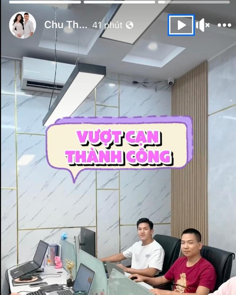 Sau khi vượt cạn thành công, Chu Thanh Huyền đã ngay lập tức thông báo trên một story.