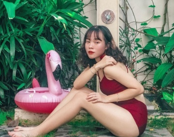 Những lời châm chọc đó khiến động lực giảm cân của cô ngày càng lớn. Linh bắt đầu quyết tâm thay đổi ngoại hình từ năm lớp 10. Song 9X cho hay, thời gian đầu cô mắc sai lầm vì quá nôn nóng. "Khi đó, vì muốn giảm nhanh mà mình đã chọn cách nhịn ăn. Thời gian đầu, cân nặng mình xuống nhanh, nhưng kéo theo đó là những hệ lụy như chu kỳ kinh nguyệt không đều, mệt mỏi, tâm trạng tiêu cực. Sau một thời gian cân nặng bị chững lại, không xuống tiếp".