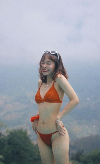 "Vóc dáng mũm mĩm cộng với chiều cao khiêm tốn càng khiến mình trông thô kệch hơn. Đi học bị bạn bè trêu, về nhà từ hàng xóm đến người thân quen đều trêu chọc khiến mình áp lực lắm. Khi đó còn đang tuổi dậy thì nên mình càng tự ti", Mai Linh kể với chúng tôi.