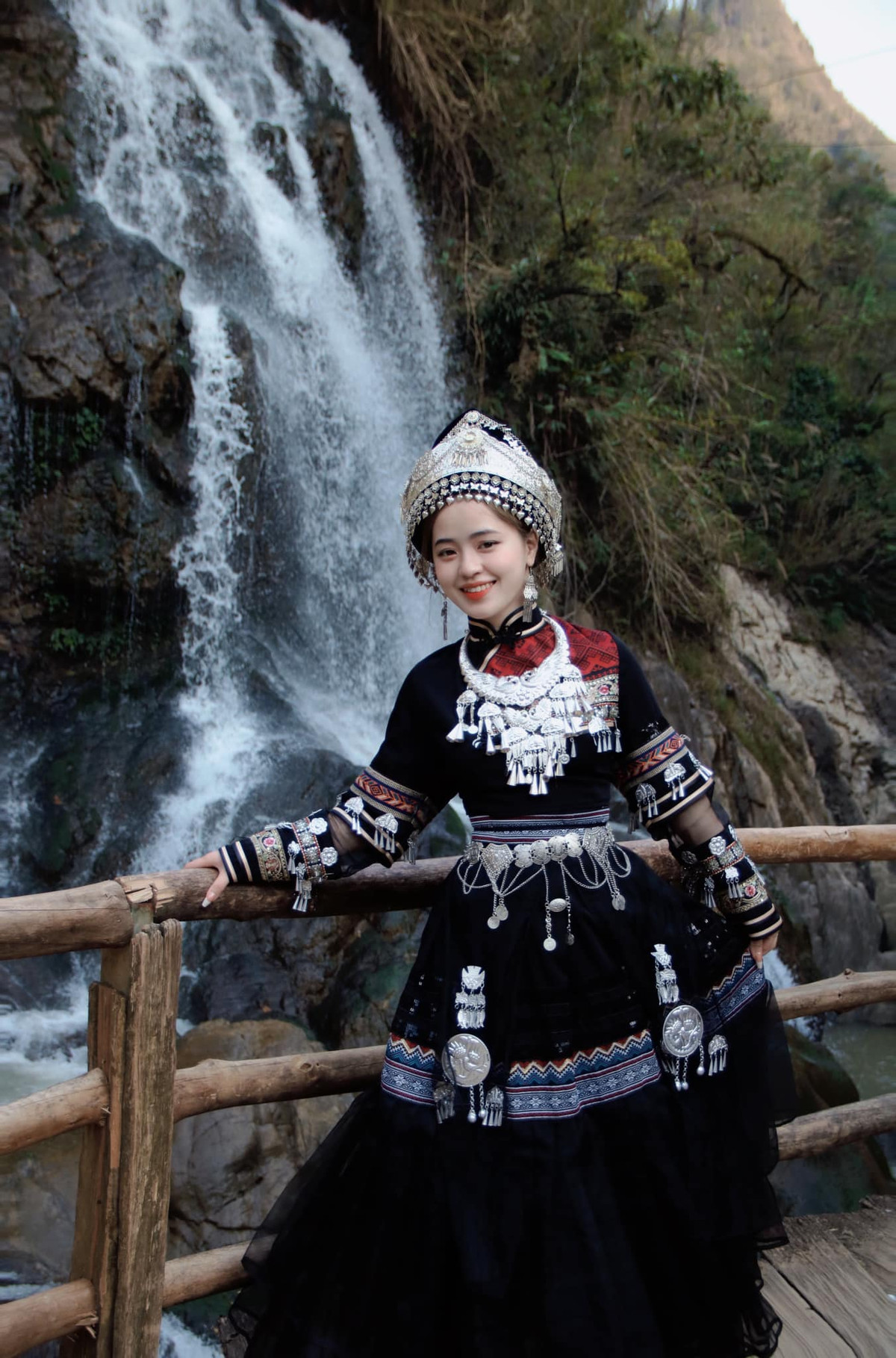 Có thể thấy, dù đã lớn nhưng Sinh vẫn giữ được nét xinh đẹp, trong sáng ngày nào.