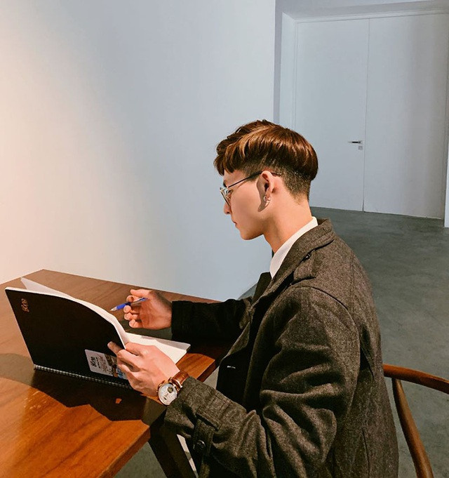 Xuân Thắng hiện đang là sinh viên năm nhất ngành Vật lý Kỹ thuật, ĐH Bách khoa Hà Nội. Ngoài thời gian học, nam sinh này còn đi làm thêm, mục tiêu phía trước là kiếm một công việc gia sư tại nhà môn Vật Lý.