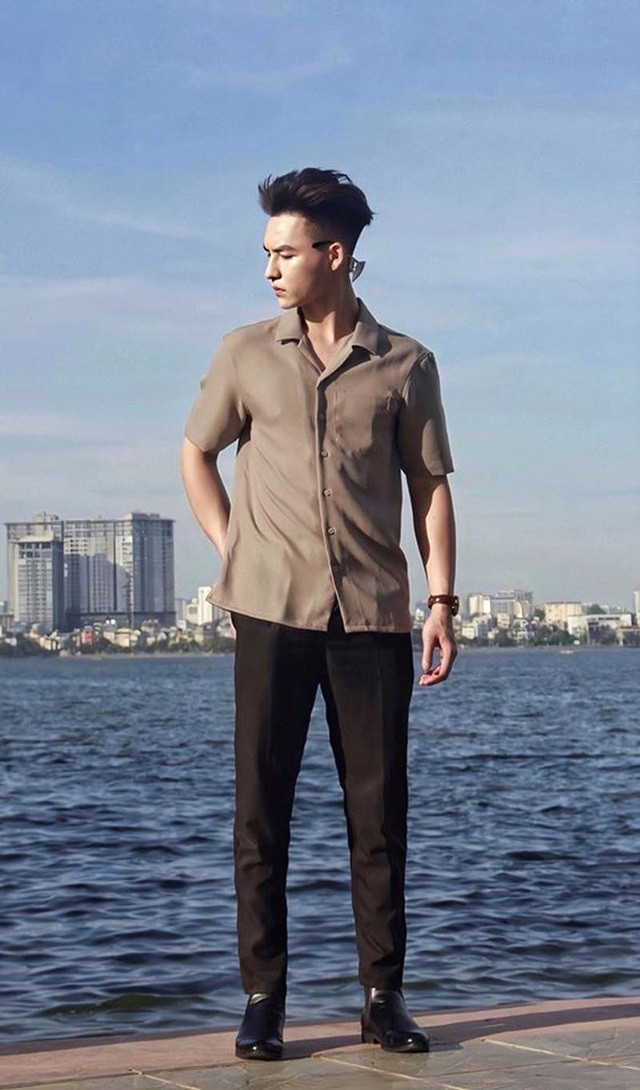 Thân hình của chàng trai này cũng là điểm ấn tượng, sự kết hợp hoàn hảo của một gương mặt điển trai cùng body "chuẩn đét" là yếu tố để Thắng nổi như cồn ở hiện tại.