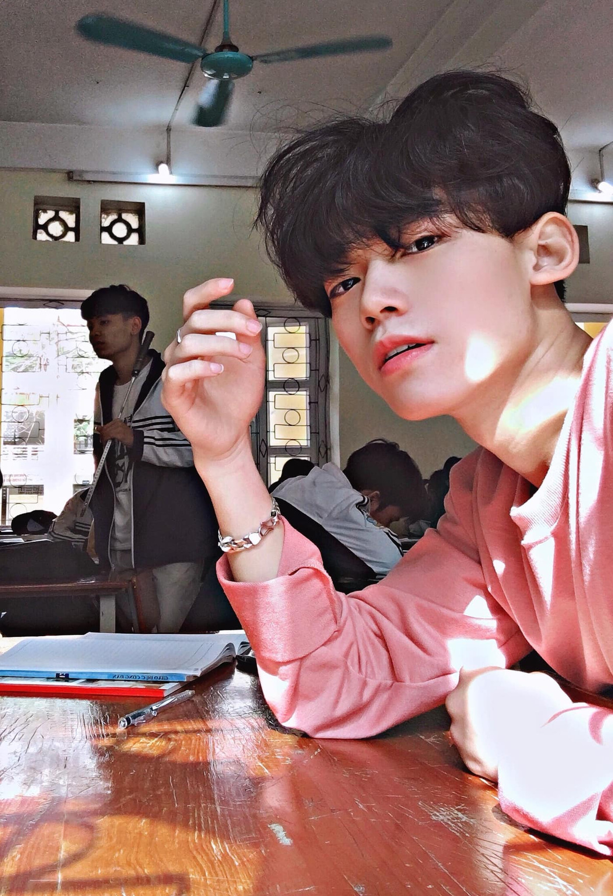 Mục tiêu của Tùng là đỗ tốt nghiệp rồi sẽ đi làm nhà hàng hoặc du học.