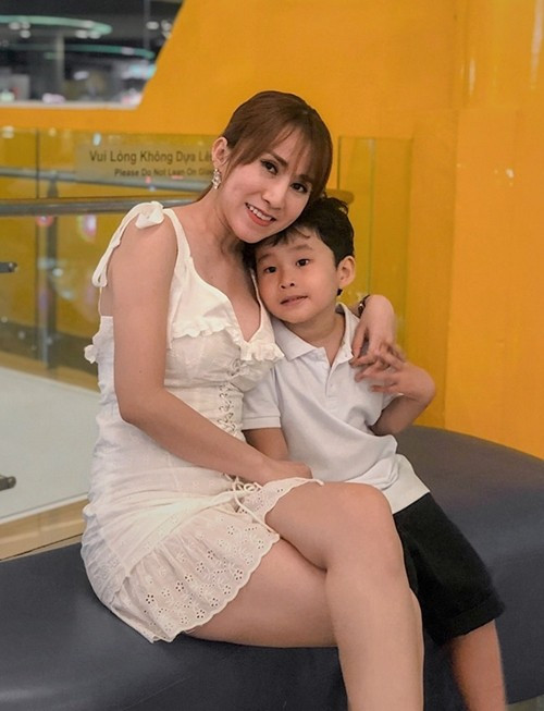 6 nam vo vo nuoi con mot minh cua Ngoc Chau 'May Trang'