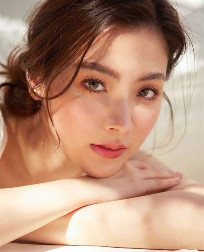 Người đẹp 9x hiện là gương mặt quảng cáo đắt sô hàng đầu showbiz Thái Lan.