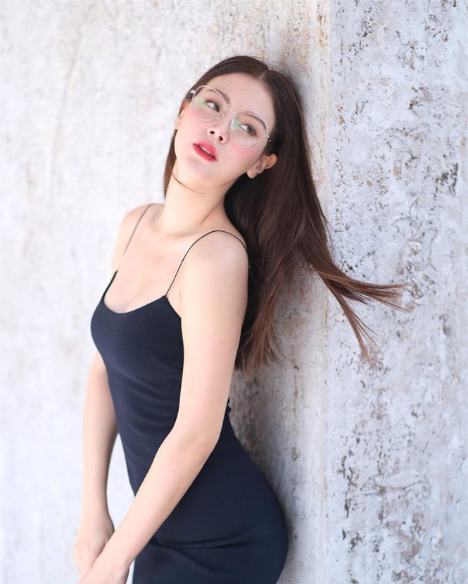 Trong loạt ảnh mới, Baifern Pimchanok khoe vóc dáng "vạn người mê" đầy đặn với ba vòng hoàn hảo.