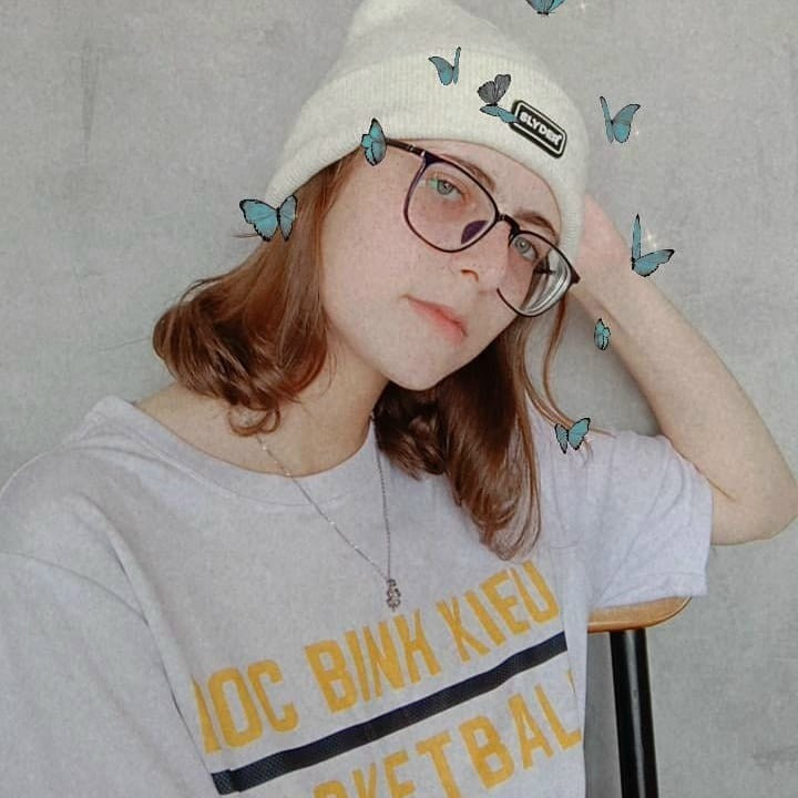 Hình ảnh đời thường của cô nữ sinh Nga xinh xắn.