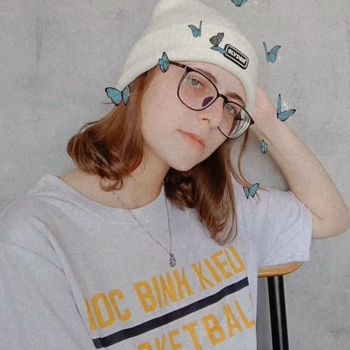 Hình ảnh đời thường của cô nữ sinh Nga xinh xắn.