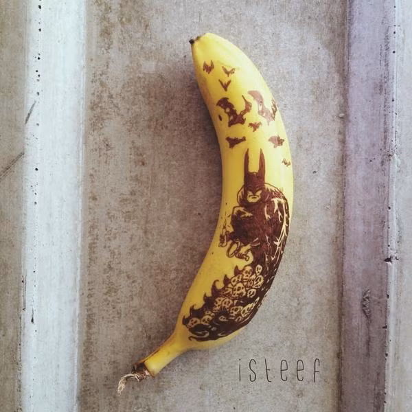 Người dơi Batman trên quả chuối.