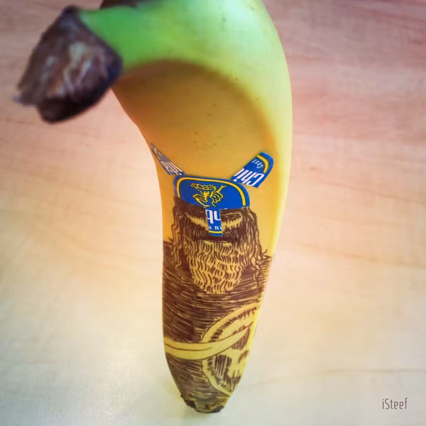 Từ khi những tác phẩm trên quả chuối của nghệ sĩ Stephan Brusche xuất hiện, rất nhiều cư dân mạng mê mệt với những tác phẩm này và cũng học cách để sáng tác trên một chất liệu khá độc và lạ.