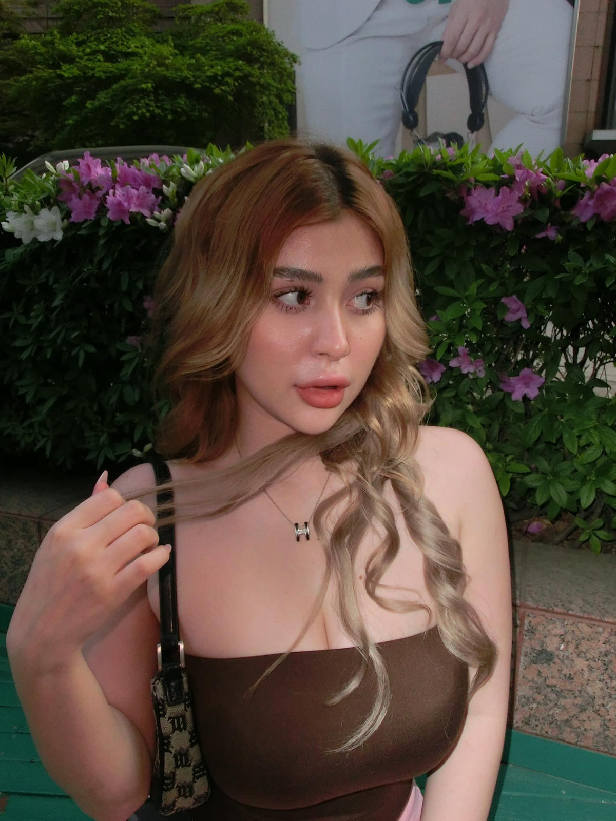 Đầu năm 2022, Sunna gây bất ngờ khi công khai mang bầu ở tuổi 19. Đặc biệt hơn cả, từ thời điểm đó cho đến nay, Sunna chưa từng công khai danh tính ông xã khiến nhiều người không khỏi tò mò, thắc mắc.