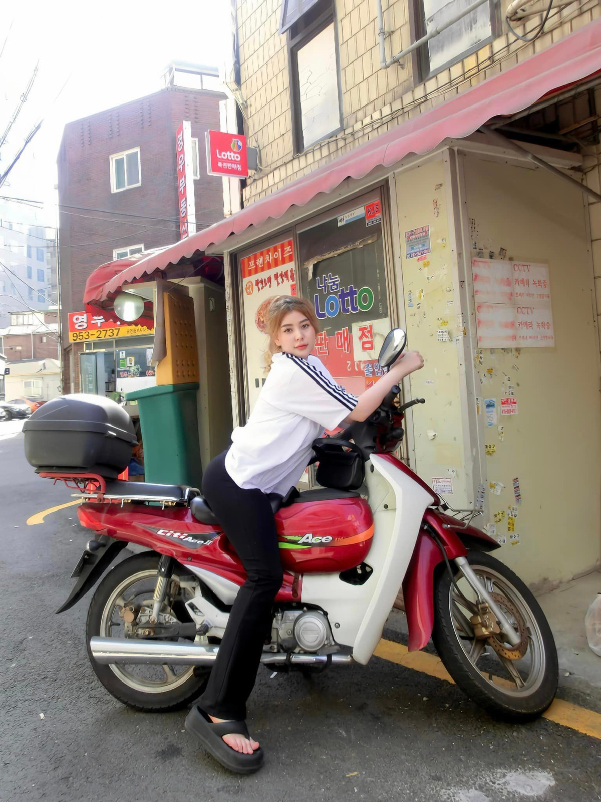 Cô nàng cũng được biến đến là thành viên chơi chung hội bạn thân với hot girl đình đám Xoài Non - vợ streamer Xemesis.