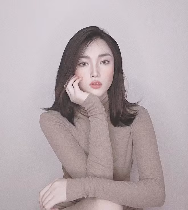 Cụ thể, Khánh Linh cho biết nếu được lựa chọn yêu một cầu thủ của U22 Việt Nam thì thì cô chọn thủ môn Bùi Tiến Dũng.