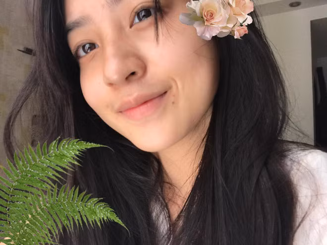 Dù sở hữu nhan sắc vô cùng xinh đẹp, tự nhiên nhưng Thảo Tâm cho hay cô từng cảm thấy áp lực, tự ti về ngoại hình. Phải mất một thời gian khá dài cô mới bỏ ngoài tai được mọi chuyện, tập trung cho việc học.