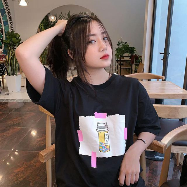 Cô nàng luôn được mọi người xung quanh yêu quý nhờ tính cách thân thiện, hòa đồng và cô gái hiểu chuyện