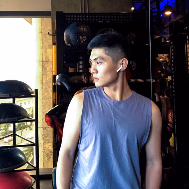 Được gia đình động viên, Thanh quyết tâm lao vào luyện tập, giảm béo. Bài tập quen thuộc được áp dụng là chạy bộ và cardio. Luyện tập sẽ không có hiệu quả nếu không kết hợp một chế độ ăn uống, sinh hoạt hợp lý nên anh chàng bắt đầu nghiên cứu rất nhiều cách giảm cân khoa học với mong muốn sớm sở hữu ngoại hình hot boy.