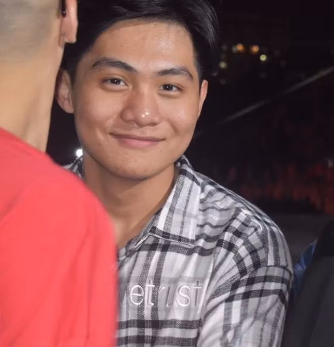 Chàng trai có tên Trương Văn Thanh (SN 2001) không ngần ngại cho biết, động lực giảm cân của anh chàng đến từ việc bị crush từ chối phũ phàng. Từ khi học cấp hai, anh chàng đã bị bạn bè trêu đùa, đặt cho những biệt danh vô cùng ác ý nhưng vì nhỏ tuổi nên không ý thức được về lợi thế ngoại hình.