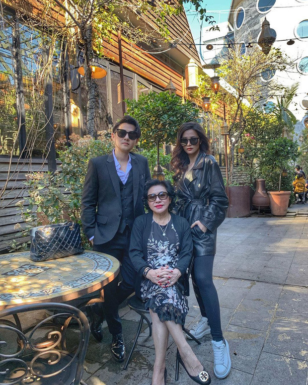 Người mẹ này thường hay xuất hiện trong các khoảnh khắc đời thường của các con.