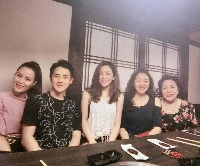 Với danh tiếng có được trong giới showbiz Việt hiện nay cùng với hôn nhân viên mãn cùng nữ ca sĩ Đông Nhi đã khiến mọi thông tin liên quan đến Ông Cao Thắng được nhiều người quan tâm, chú ý.