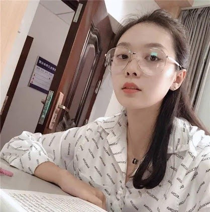 Phiền Hướng theo học tại ĐH Cát Lâm. Dù vẫn tham gia thi đấu trong một số giải cho đội bóng trong trường, 9X vẫn ưu tiên hơn cho việc học tập. Cô cũng không thể vận động quá nhiều bởi chấn thương trước đó. Năm 2018, 9X khoe tấm bằng tốt nghiệp đại học và tiết lộ sẽ tiếp tục học lên thạc sĩ.