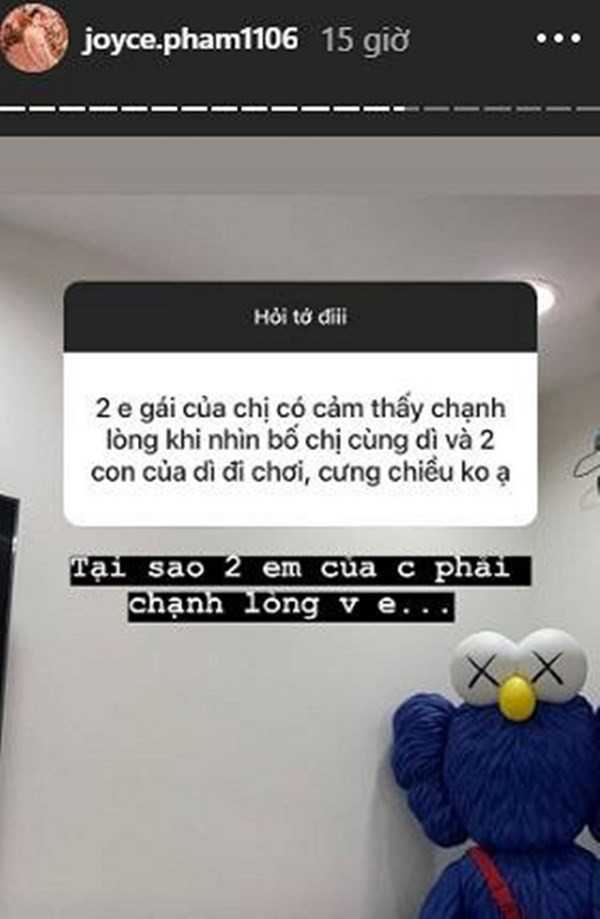 Mới đây, khi được đặt câu hỏi "Hai em gái chị có cảm thấy chạnh lòng khi nhìn bố, dì cùng hai con đi chơi, được cưng chiều không?", con gái Minh Nhựa đã gay gắt đáp trả: "Tại sao hai em của chị phải chạnh lòng vậy em?". Đây như một lời khẳng định của Joyce Phạm về việc cả 4 mẹ con không hề quan tâm tới cuộc sống giữa bố và vợ hai.