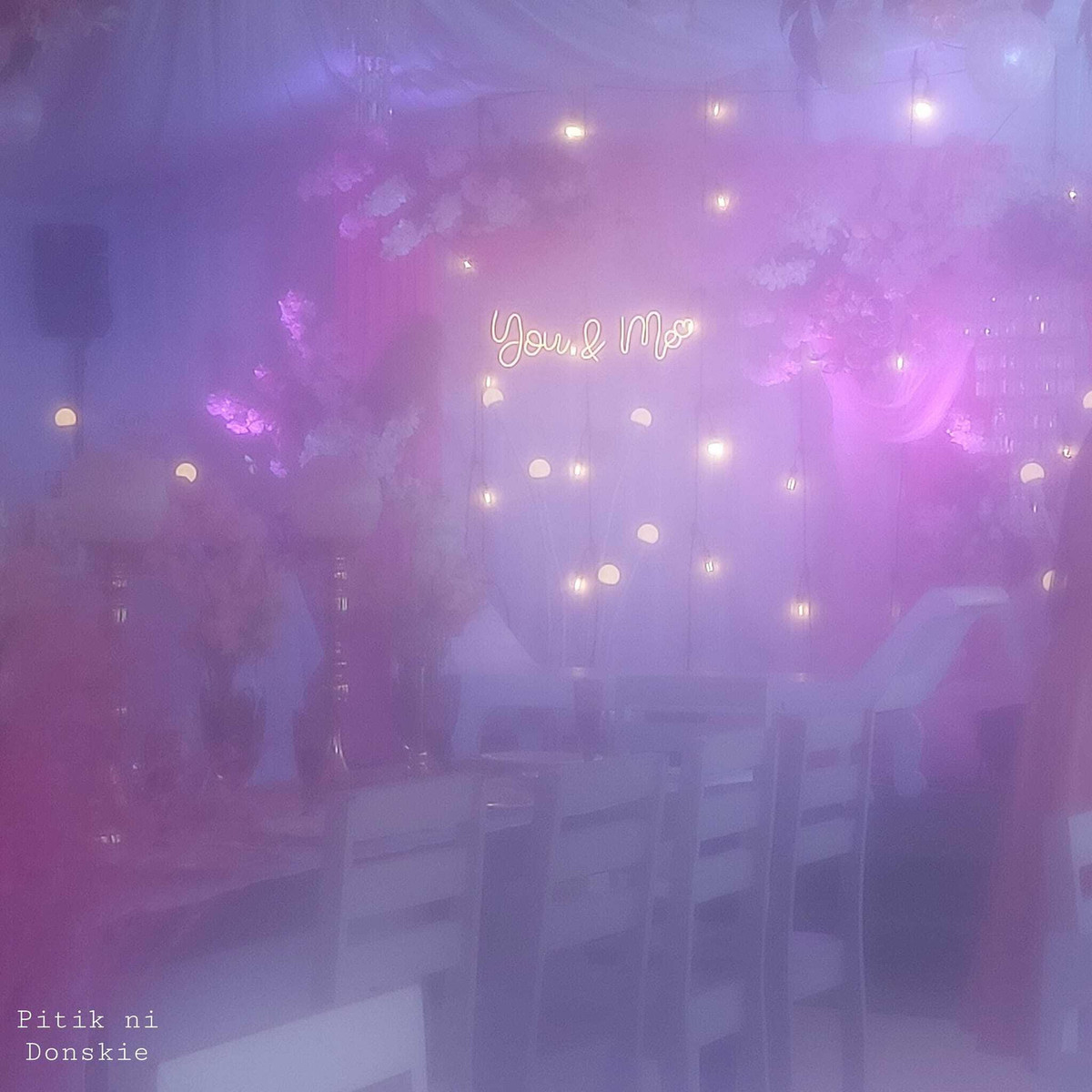 Có ai nhìn thấy dung nhan cô dâu chú rể không?