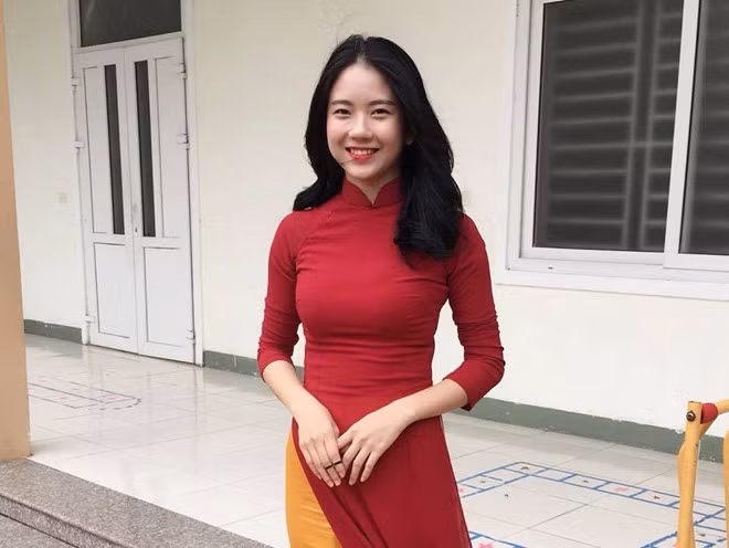 Thuỳ Linh (sinh năm 1997) từng gây “bão” mạng xã hội với clip hát tỏ tình ngọt ngào được chia sẻ rộng rãi vào năm 2018.