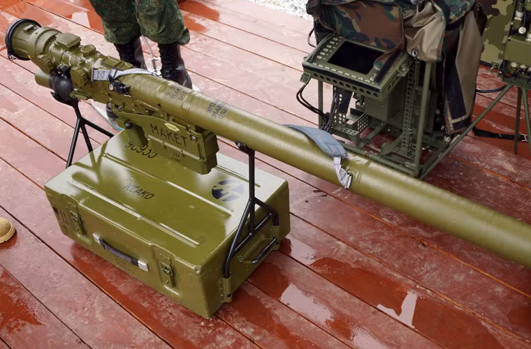 Sự khác biệt chính giữa tên lửa Igla và Verba thế hệ mới là nó được trang bị thế hệ đầu tự dẫn hồng ngoại đa quang phổ - GOS (trong khi đó Igla-S chỉ sử dụng đầu dẫn 2 phổ). Tên lửa 9K333 có thể phân biệt chính xác các mục tiêu ngay cả khi bị tác động bởi hệ thống mồi bẫy nhiệt thụ động. Đây là hệ thống phòng thủ chủ yếu không chỉ đối với các loại máy bay chiến đấu, máy bay ném bom, trực thăng tiến công, máy bay cường kích mà còn của các trực thăng và máy bay vận tải.