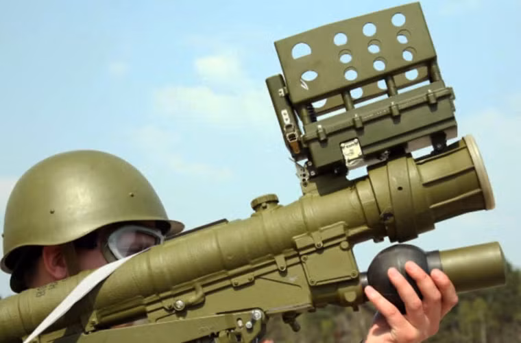 Xét về phạm vi tấn công, tên lửa Verba đạt tầm phóng tới 6,5km, độ cao 4,5km vượt xa “tiền nhiệm” Igla (độ cao 3,5km) và vượt trội hoàn toàn tên lửa Stinger của Mỹ (tầm bắn 4,8km, độ cao 3,8km). Nhìn chung, chuyên gia quân sự Nga đều tin rằng Verba có thể bắn hạ mọi loại máy bay chiến đấu (bao gồm cả F-22), ngoài ra nó có thể hạ được tên lửa hành trình.