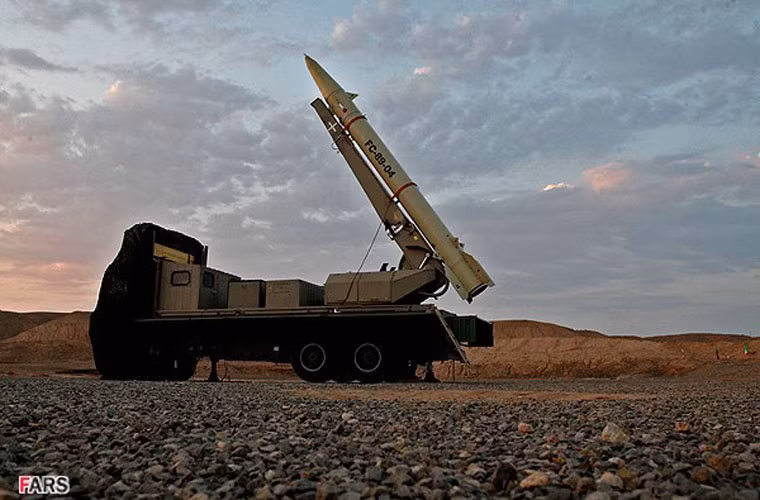 Nhìn bề ngoài thì Fateh 313 không có nhiều điểm khác biệt lắm so với thế hệ 4 Fateh mang tên Fateh-110 được giới thiệu tháng 8/2012 (ảnh).