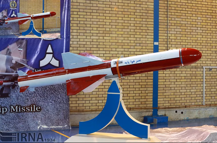 Nasr được cho là đạt tầm bắn khoảng 35km, đánh chìm được tàu chiến cỡ 1.500 tấn.