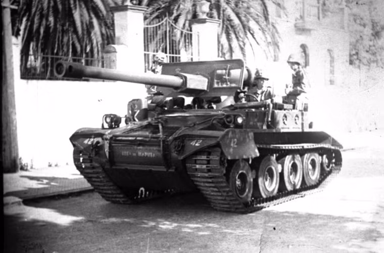 Trong Chiến tranh Việt Nam, M56 Scorpion chỉ được triển khai ở Lữ đoàn không vận 173, sử dụng chủ yếu cho nhiệm vụ như một cỗ pháo, chi viện hỏa lực trực tiếp thay vì làm nhiệm vụ chống tăng. Thực tế thời kỳ mà M56 triển khai, QĐND Việt Nam chưa sử dụng xe tăng trong các chiến dịch nên cỗ pháo này không có cơ hội nào để thử nghiệm sức mạnh. Bên cạnh đó, cũng có ý kiến cho rằng với việc không có giáp thì pháo chống tăng M56 Scorpion “khó sống” trước hỏa lực mạnh mẽ từ quân giải phóng miền Nam. Chính vì thế, chúng chủ yếu làm nhiệm vụ như pháo binh mặt đất bắn chi viện.