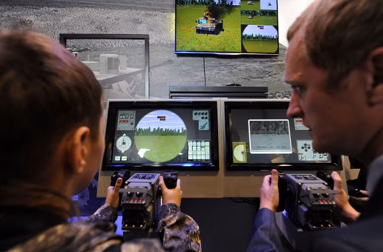 Buồng lái xe tăng – thiết giáp mô phỏng.