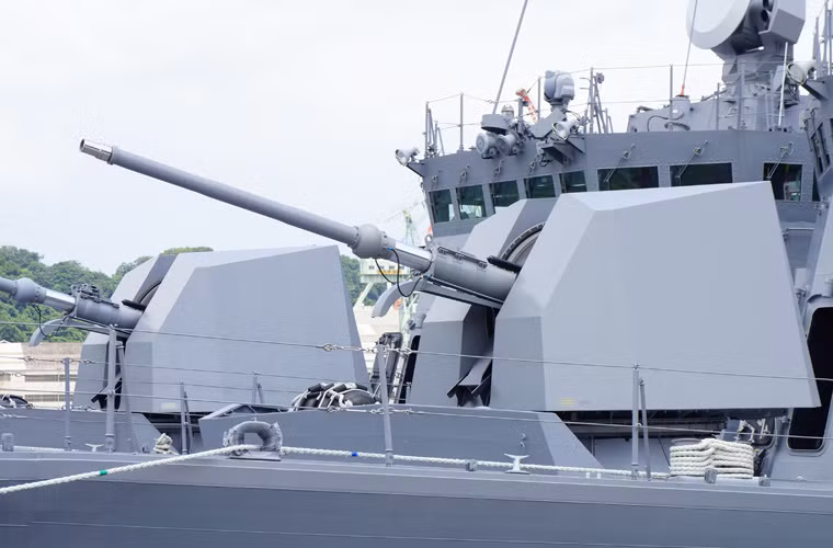 Nhiệm vụ chính của nó tác chiến hải quân, bảo đảm an ninh hàng hải, cứu hộ cứu nạn...Cấu hình trang bị vũ khí - radar có thể tùy biến theo yêu cầu riêng của khách hàng. Cấu hình được giới thiệu tại NAVDEX 2017 gồm một pháo hạm OTO MELARA 76,2mm phiên bản tháp pháo tàng hình. Nguồn ảnh: Wikipedia